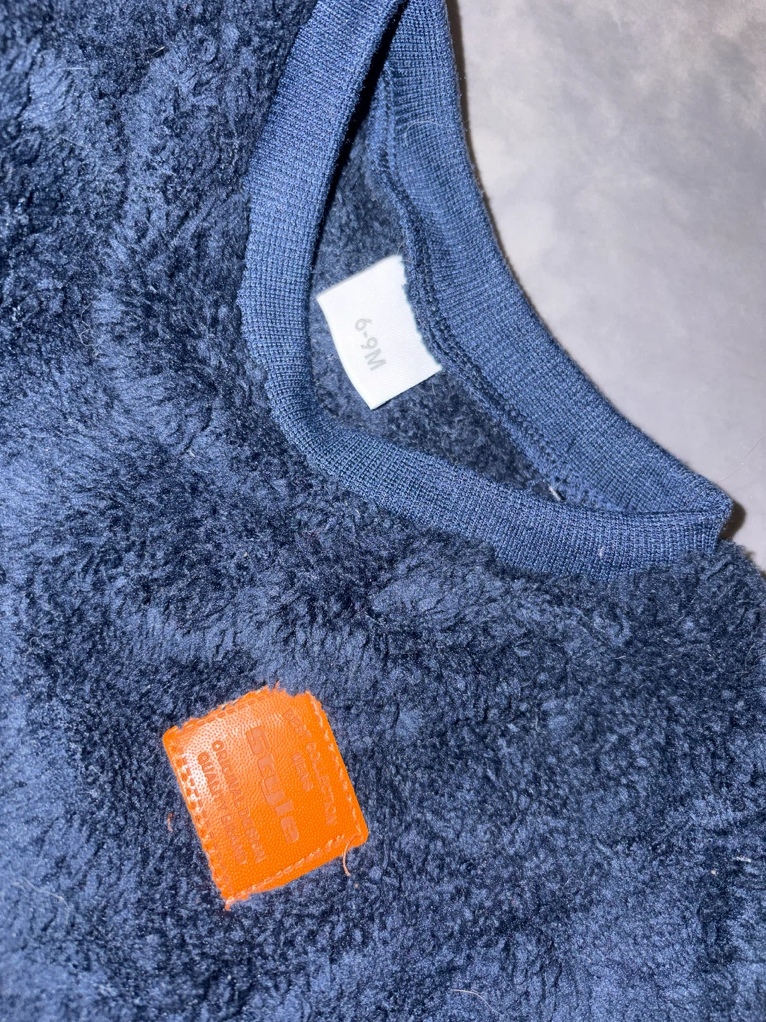 Chandail bleu marine tout doux 6-9 mois - photo 2