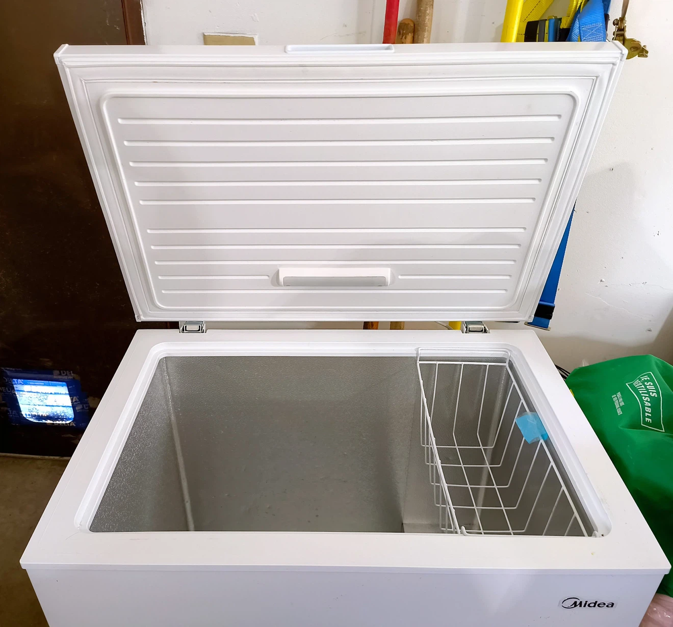 Midea Chest Freezer - photo 3