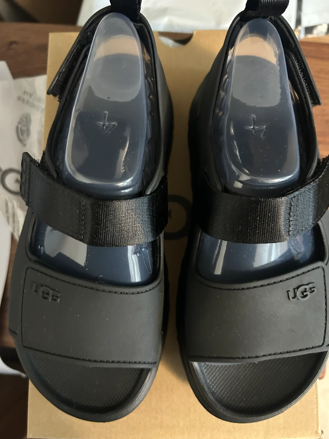 New) UGG GoldenGlow Sandals Black Size kids4(W5.5-6)