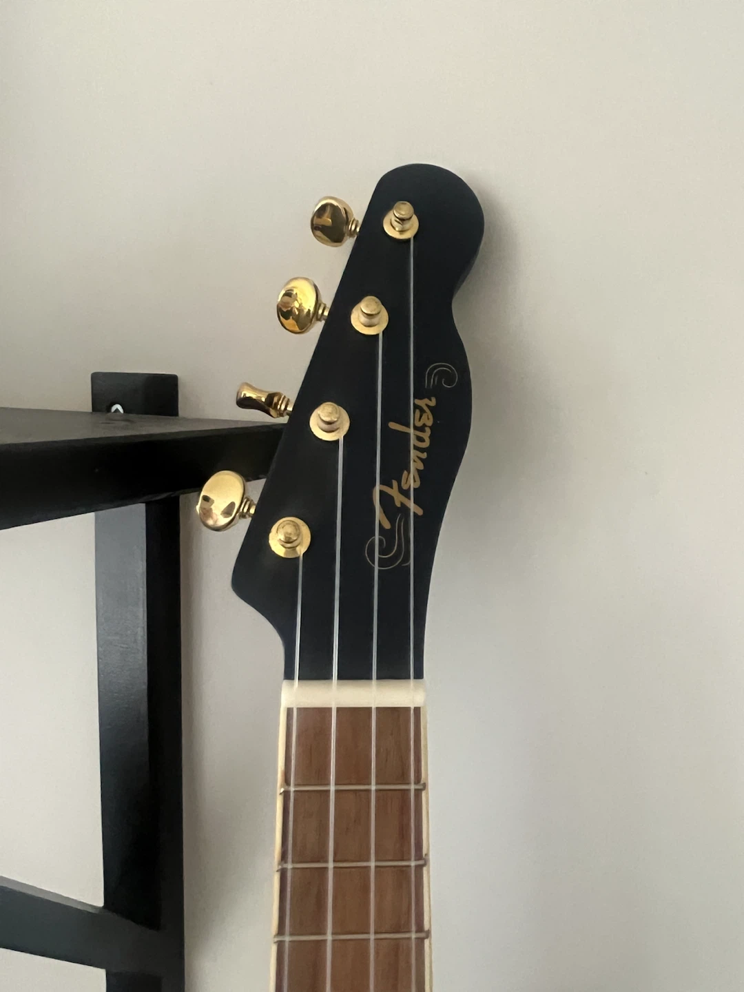 Fender Ukulele - photo 3
