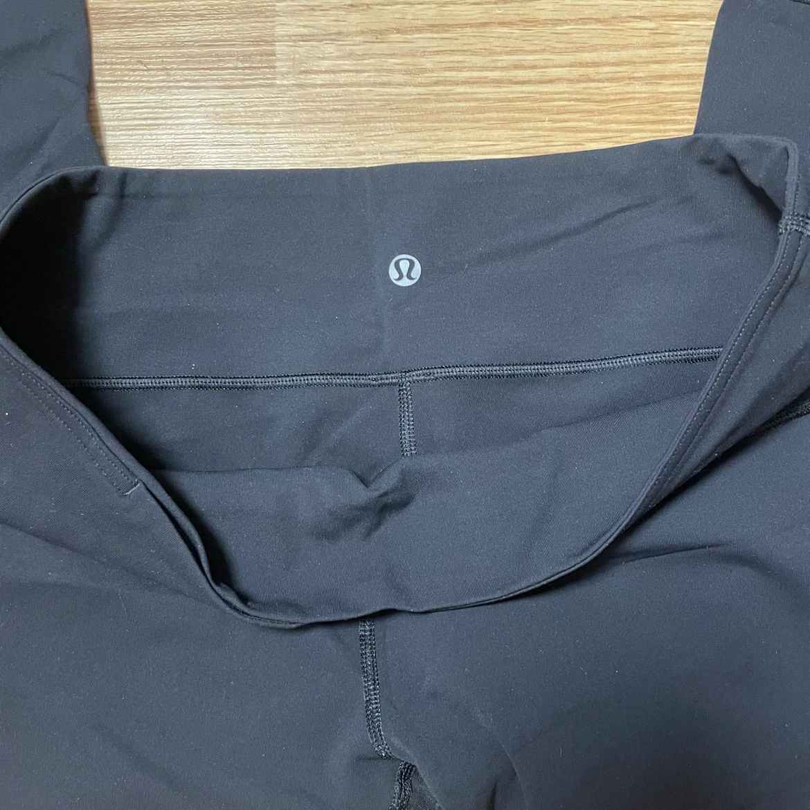 Lululemon Yoga Capris (mid calf) - photo 2