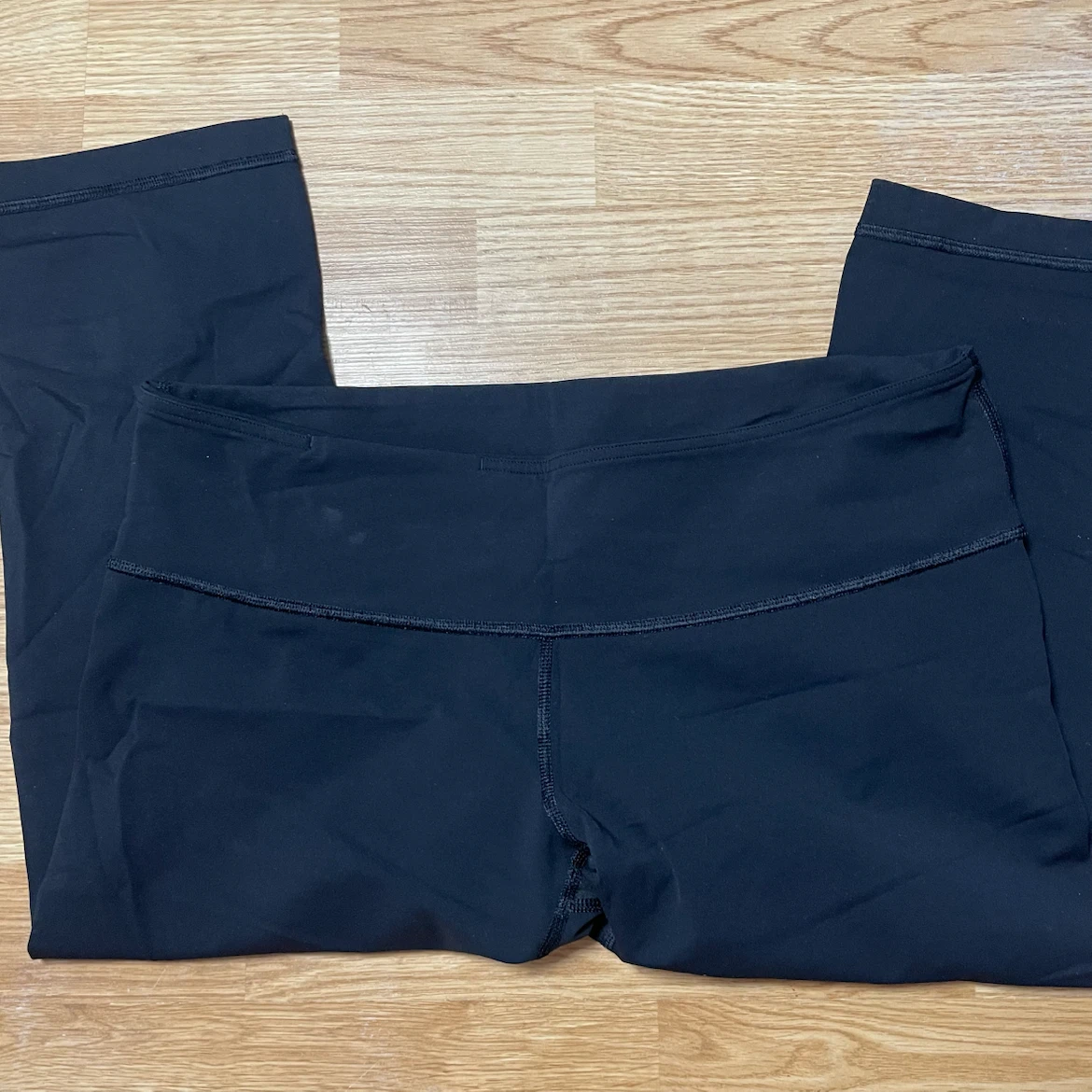 Lululemon Yoga Capris (mid calf) - photo 3