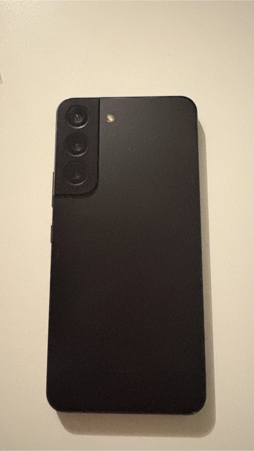 Samsung Galaxy S22 Smartphone - photo 2