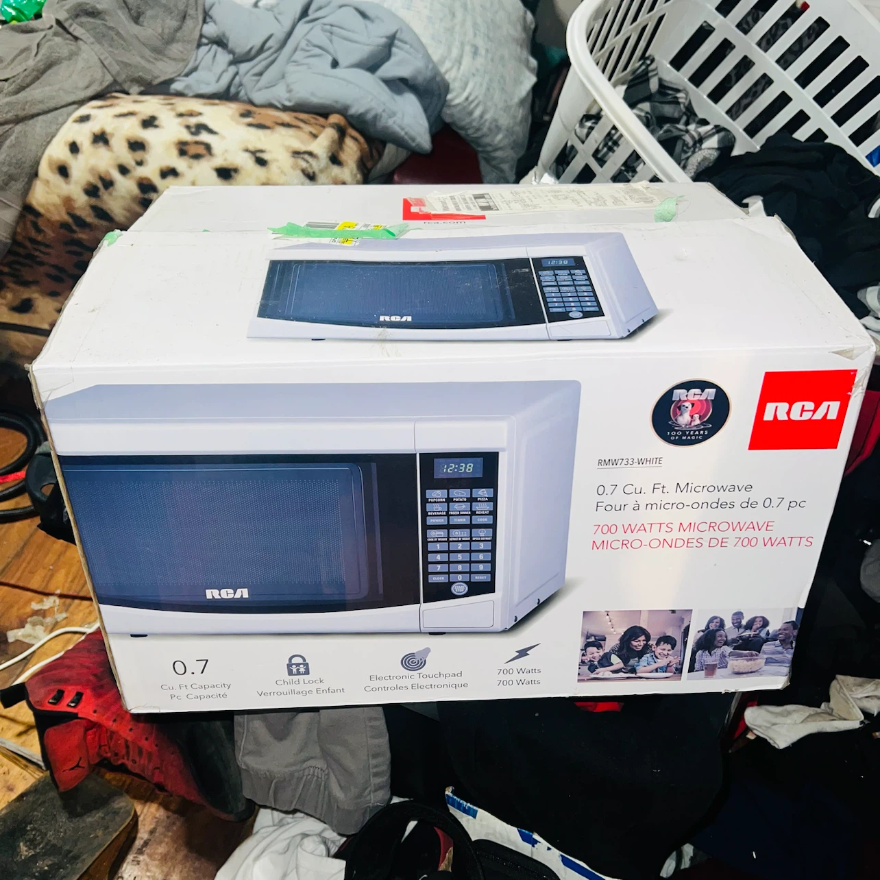 RCA RMW733-WHITE 0.7 Cu. Ft. Microwave