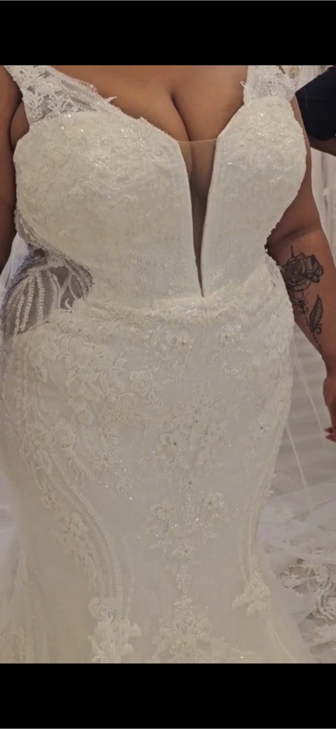 Stunning Lace Mermaid Wedding Dress - photo 3
