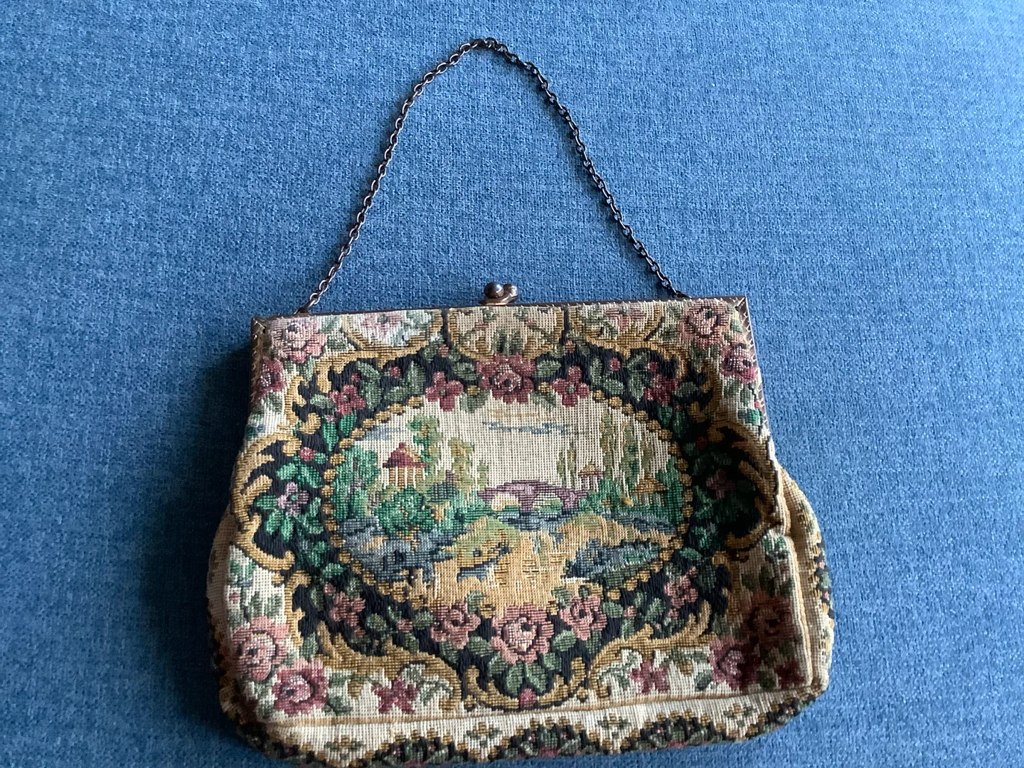 #2 Small Vintage Woven Floral Evening Bag 🐞