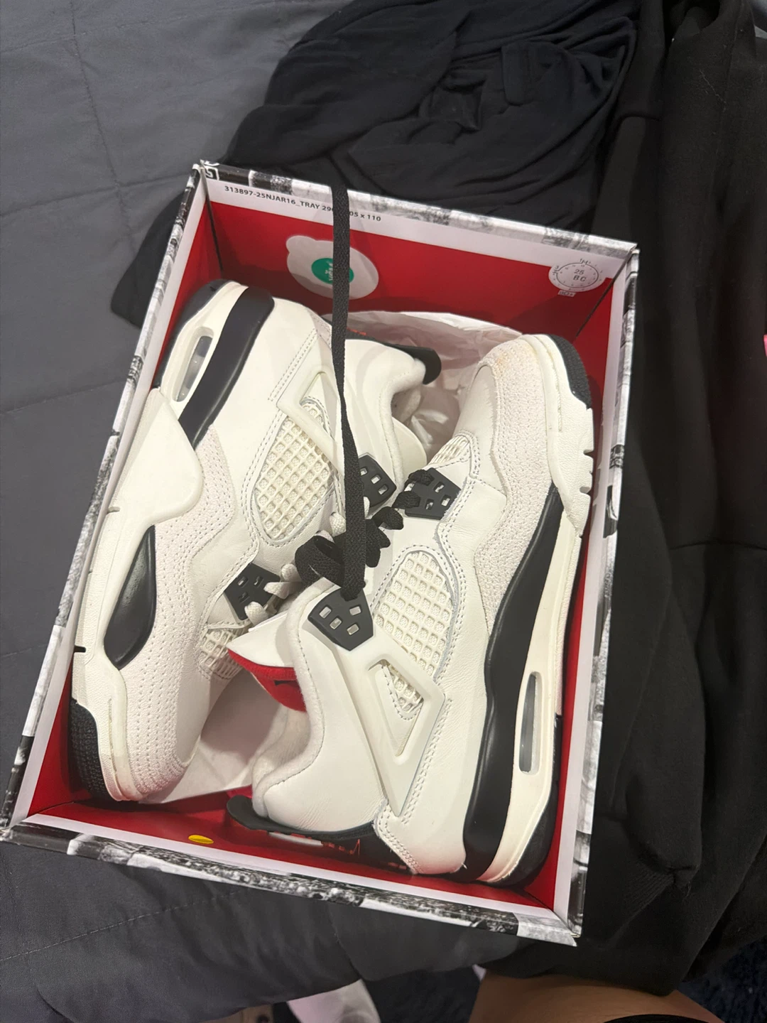 Jordan 4 Retro Sneakers