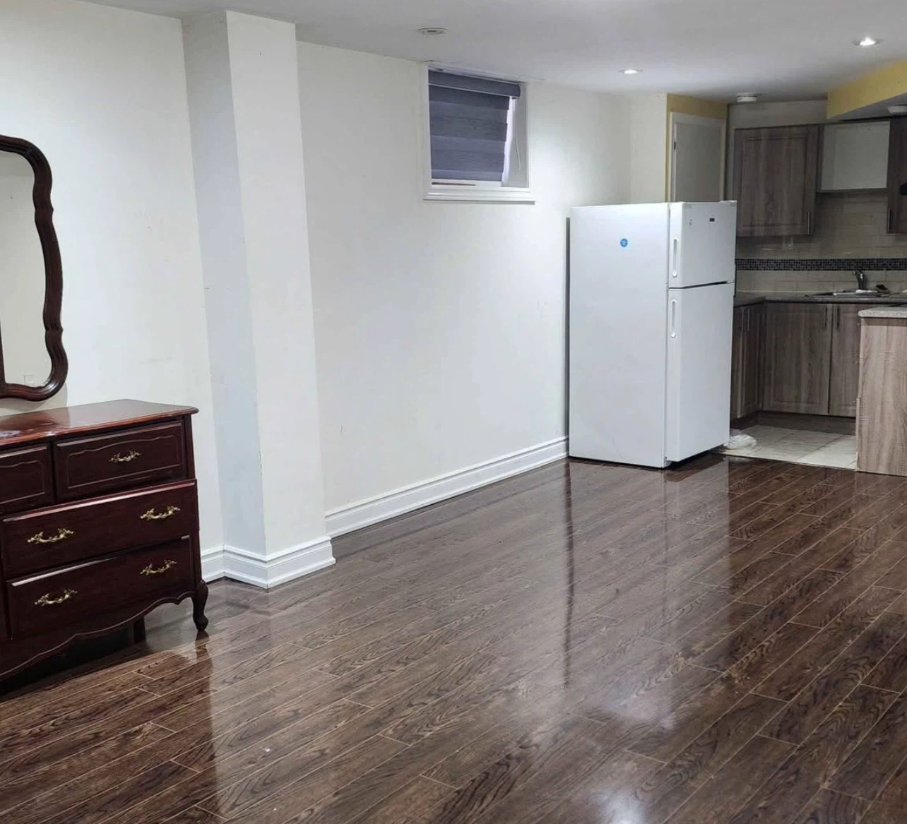 1 bedroom basement apartment - photo 2