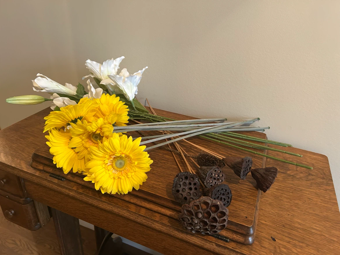 ARTIFICIAL FLOWER LOT (READ LISTING) - photo 3