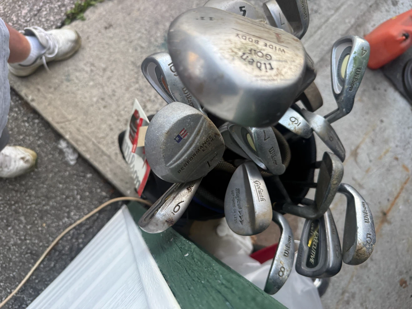 Wilson Golf Club Set with Bag with a few extra clubs