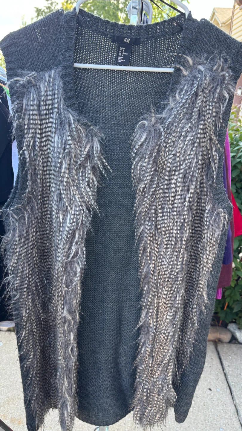 H&M Women's Dark Gray Knit Vest with Feather Trim - Size M