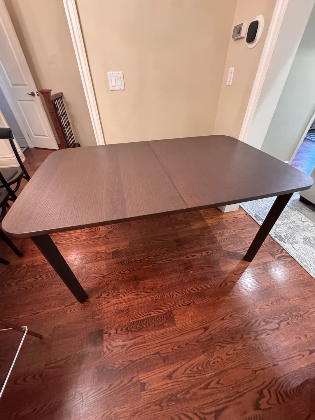 Ikea extendable dining table with 4 stackable chairs - photo 2