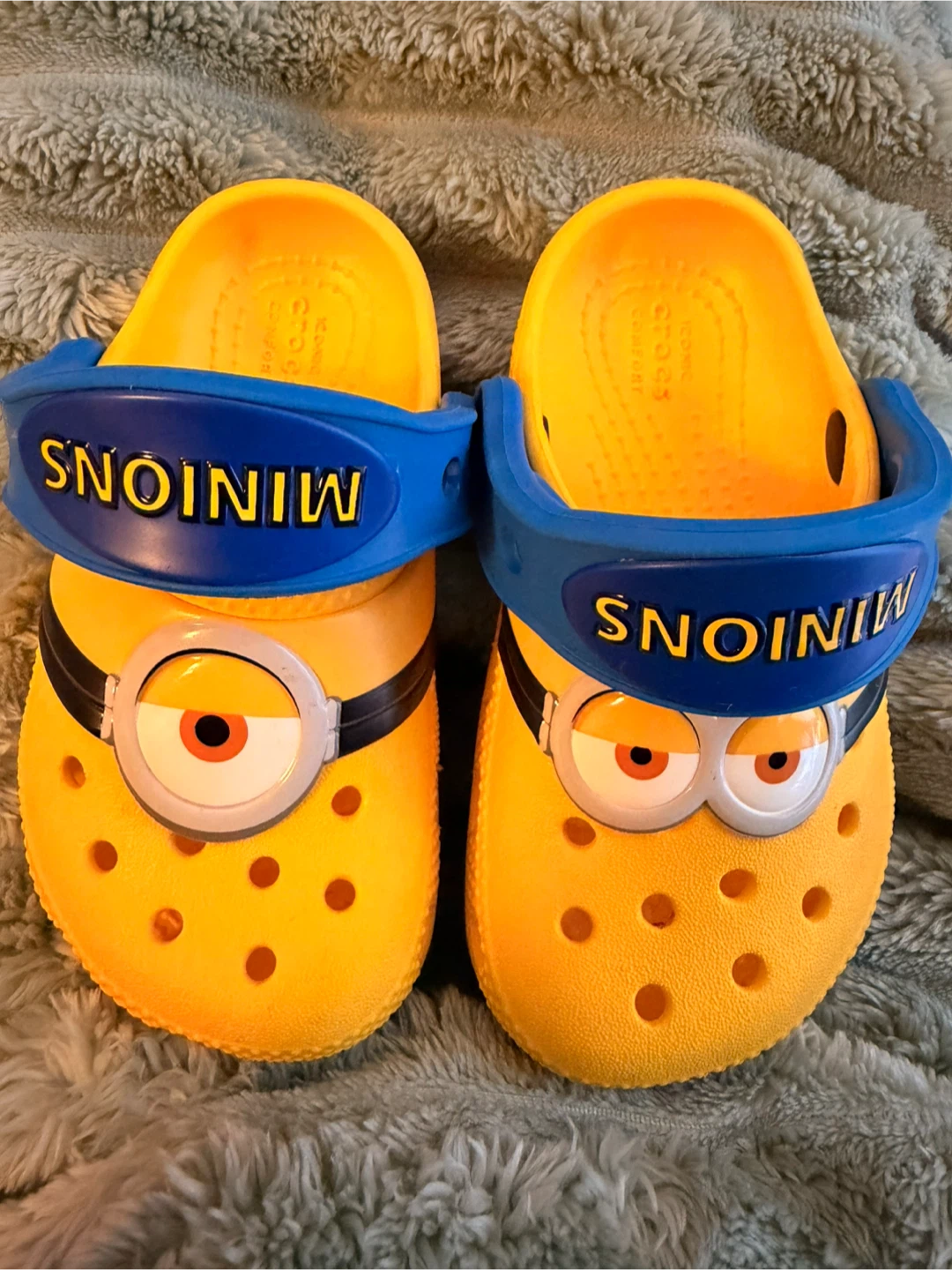 Crocs Minions Yellow Blue Clogs Kids Size 7