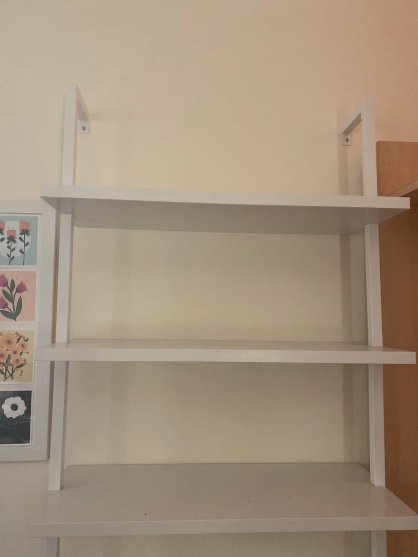 Bookshelf - photo 2