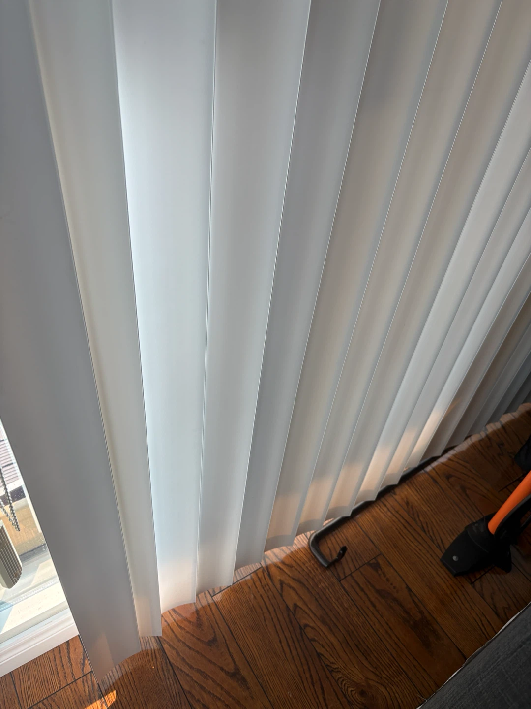 White Vertical Blinds (great condition) - photo 3