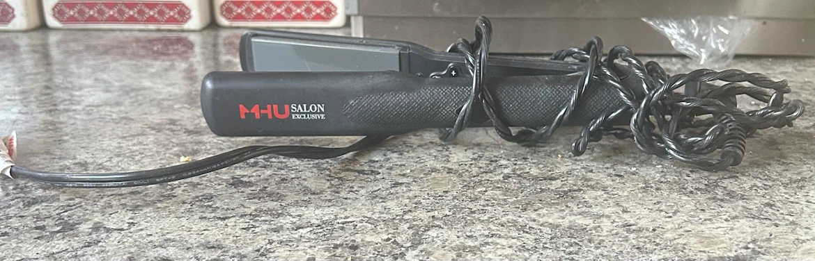 M.HU Salon Exclusive Flat Iron