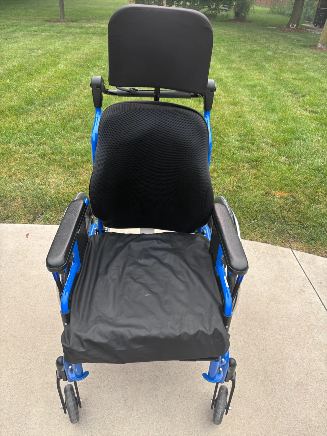 FUTURE Wheelchair with Headrest and Detachable Footrests - photo 2