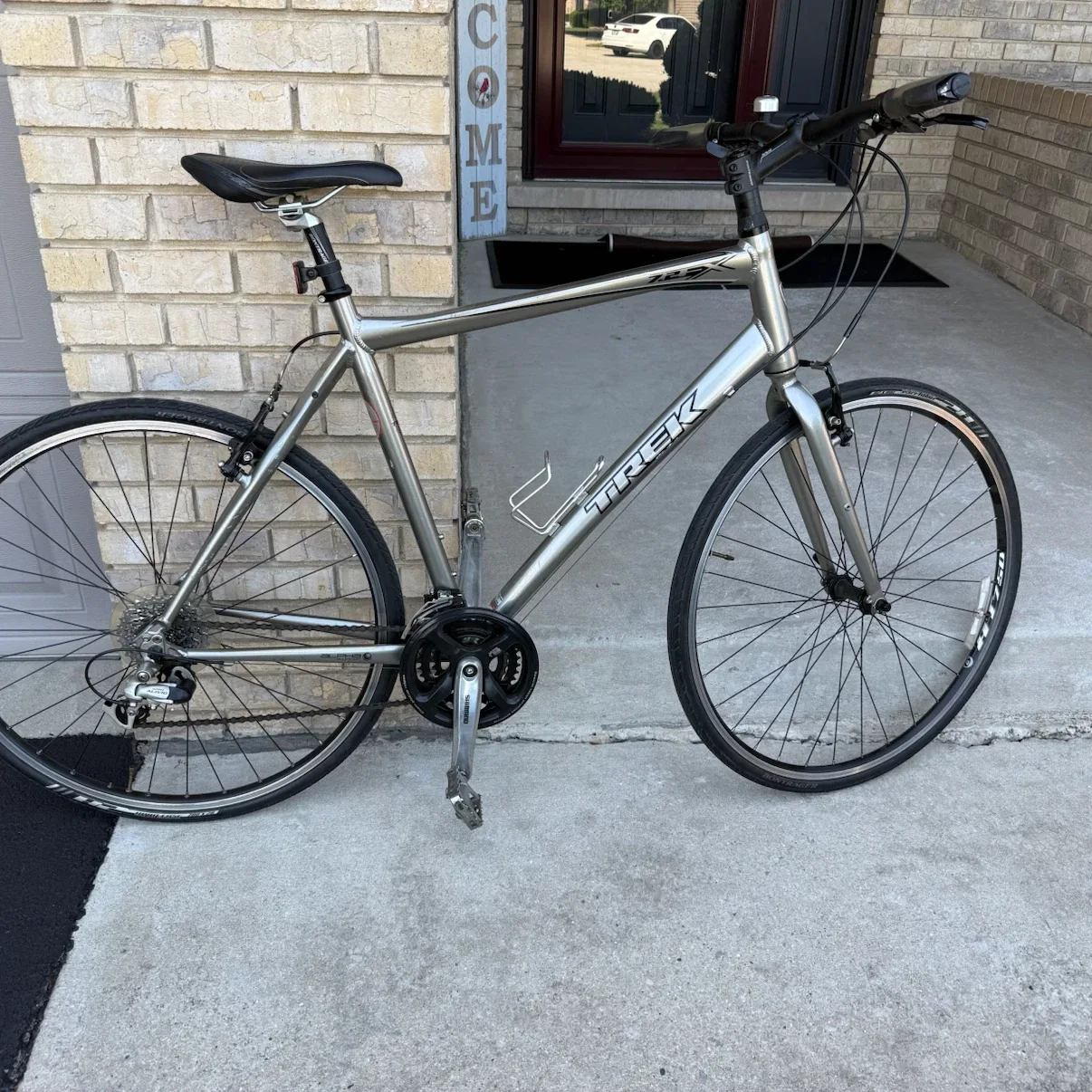 Trek 7.2 FX Hybrid Bike - photo 2