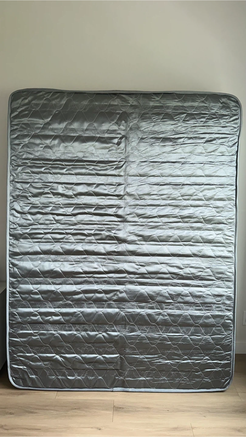 Free x2 Calvin Klein Pillows & Molblly 10” Queen Mattress - photo 2