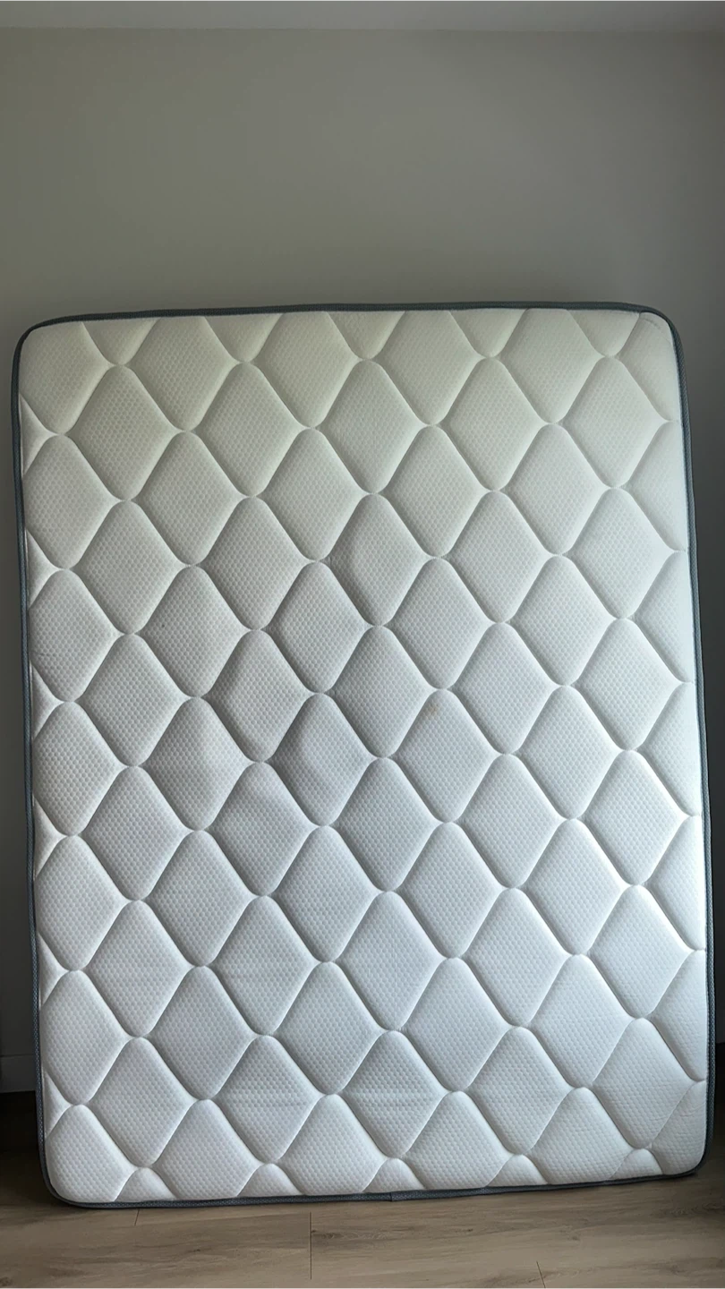 Free x2 Calvin Klein Pillows & Molblly 10” Queen Mattress