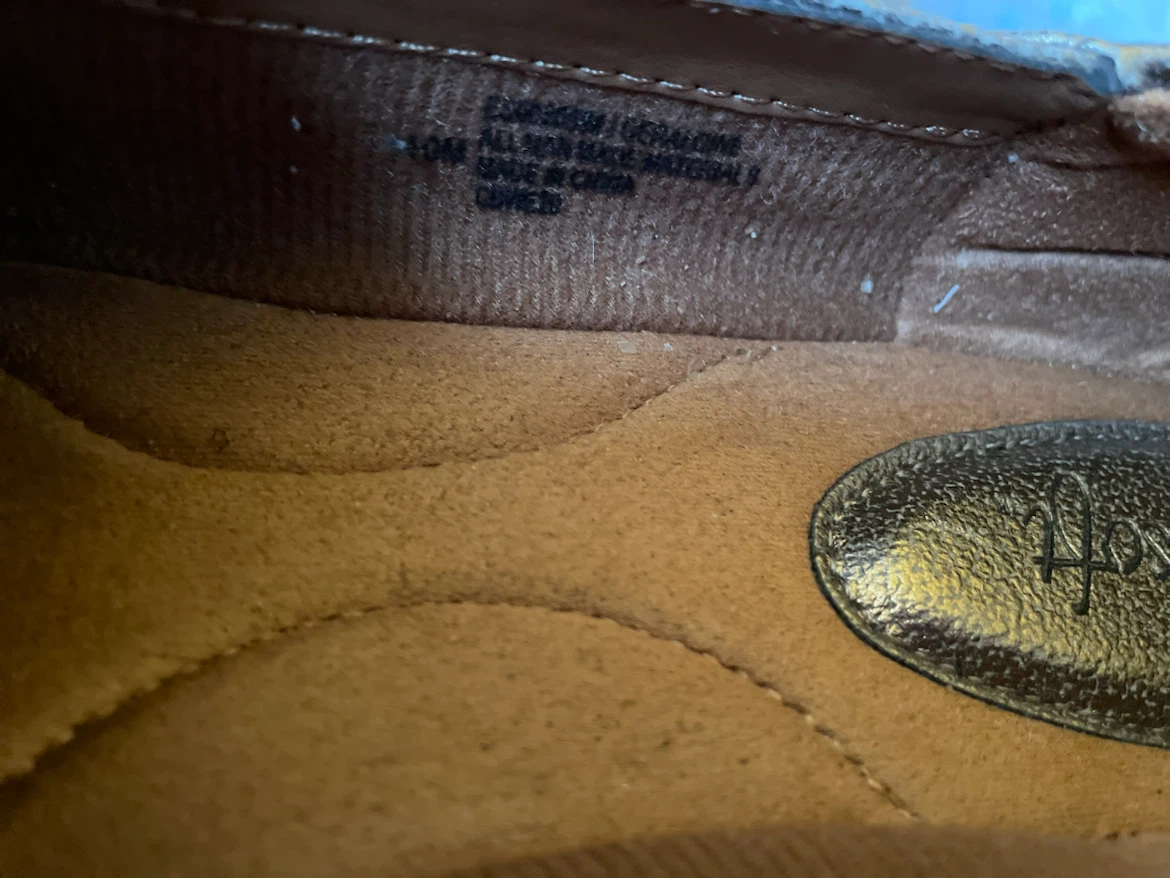 Beautiful Eurosoft Gold Slip-On Loafers - photo 3