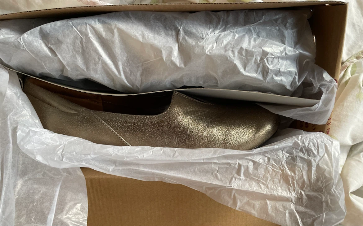 Beautiful Eurosoft Gold Slip-On Loafers - photo 5
