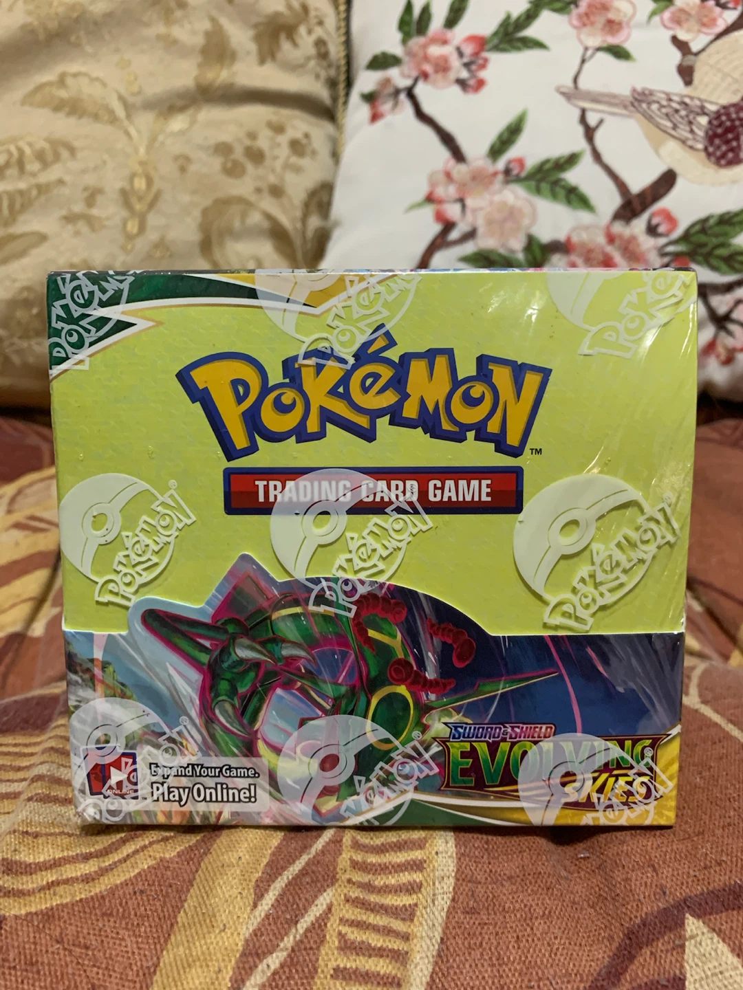Pokemon TCG Sword & Shield Evolving Skies Booster Box