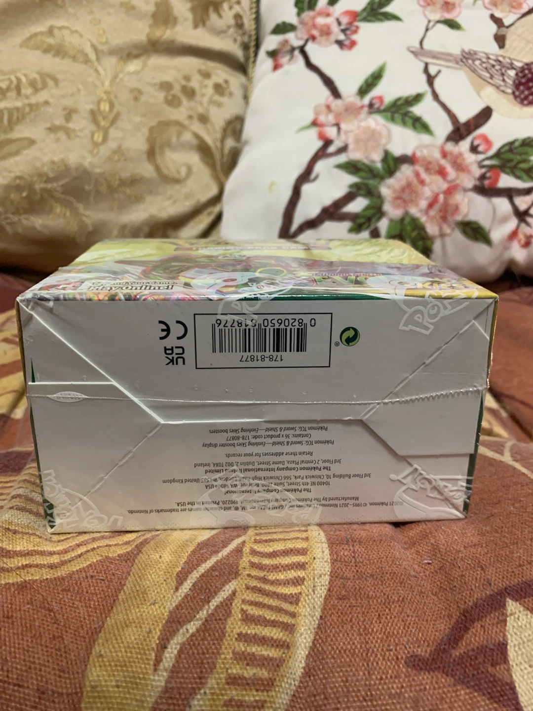 Pokemon TCG Sword & Shield Evolving Skies Booster Box - photo 2