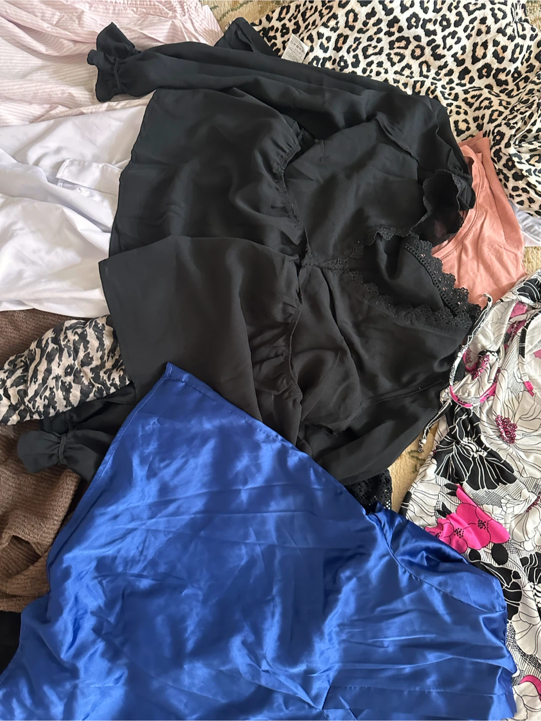 Assorted women's clothing bundle - photo 4