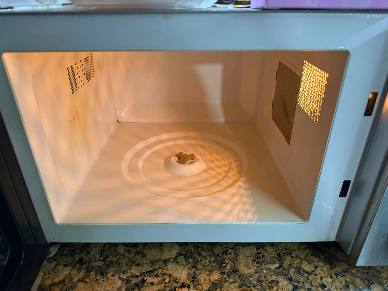 Sharp Carousel Microwave Oven - photo 3