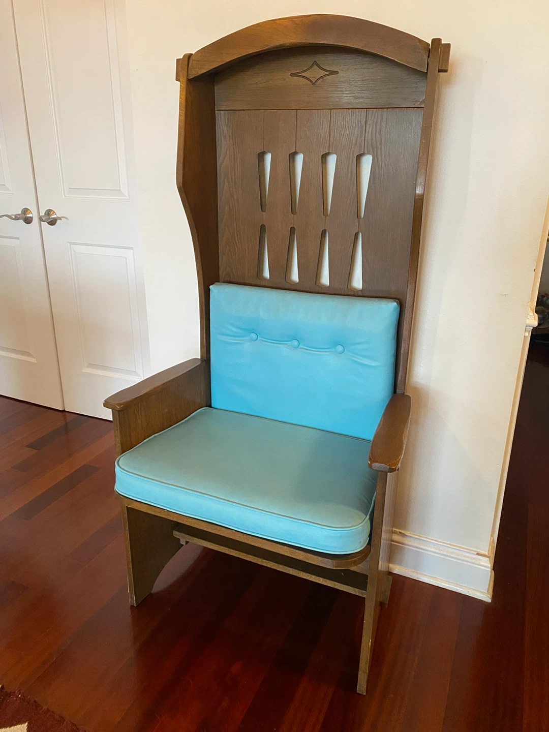Vintage Entryway Chair