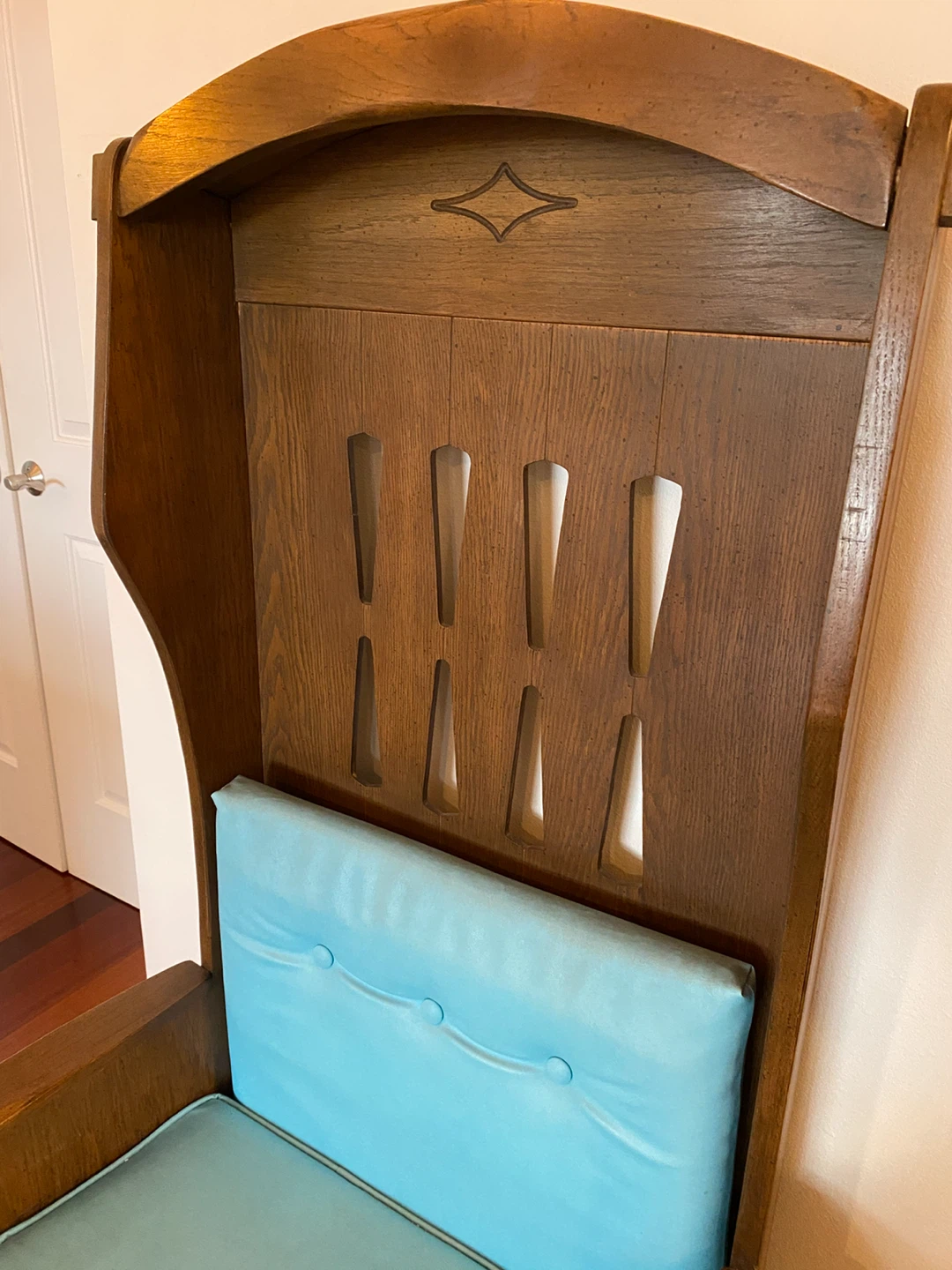 Vintage Entryway Chair - photo 3