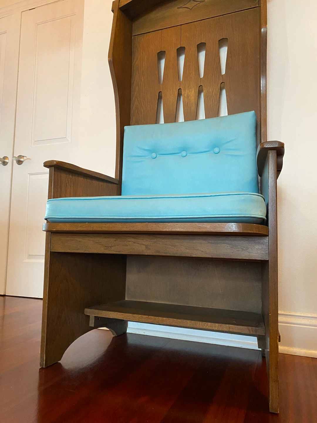 Vintage Entryway Chair - photo 4