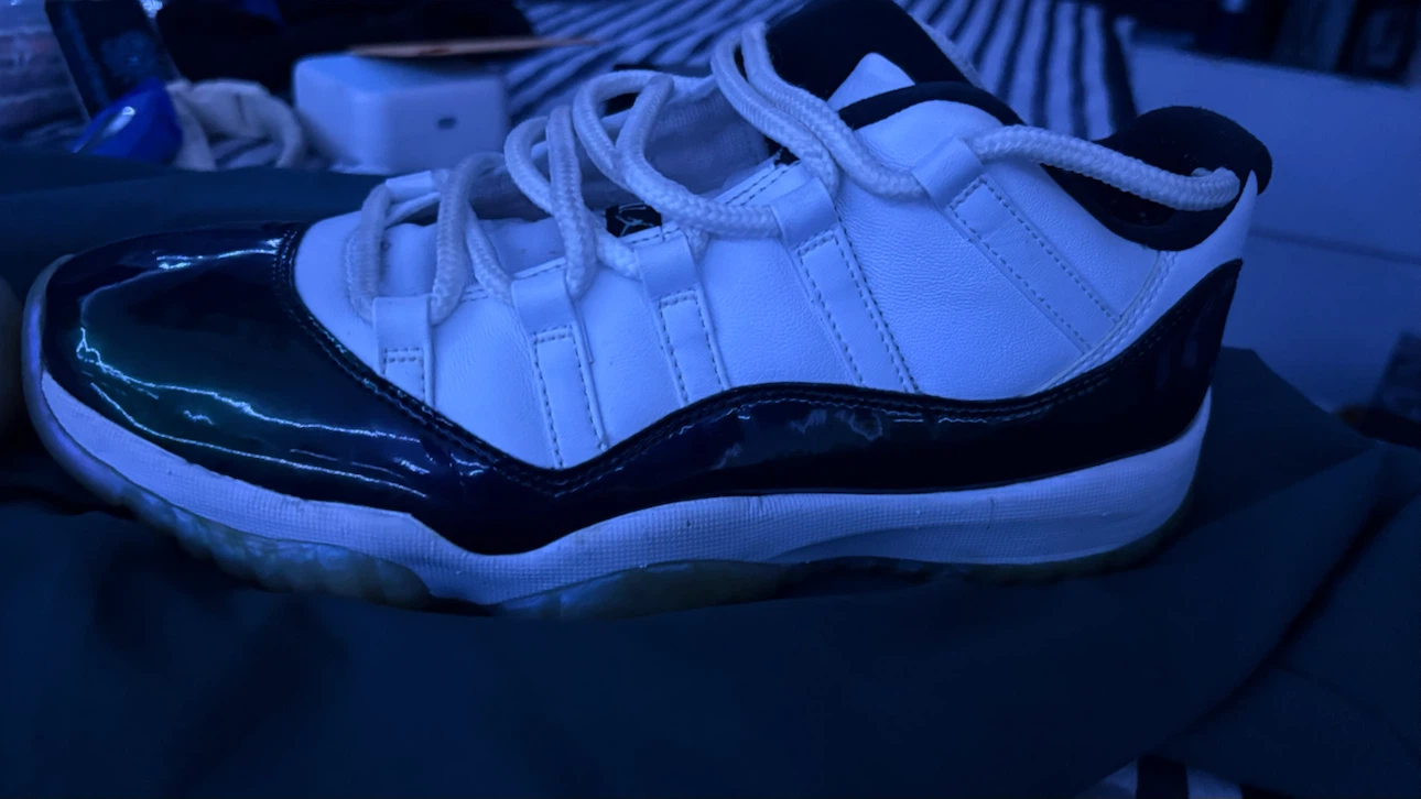 Air Jordan 11 Low "Emerald greens - photo 4
