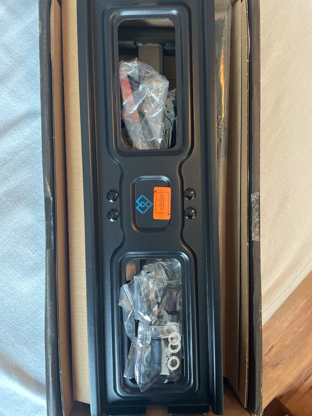 PERLESMITH full-motion TV wall mount. - photo 3