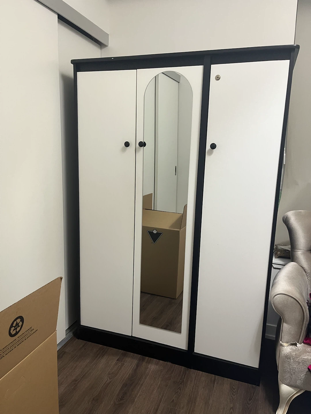 3-Door Wardrobe with Mirror - photo 2