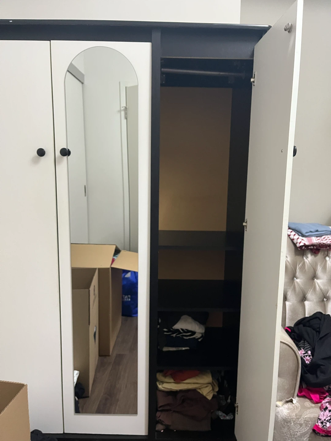 3-Door Wardrobe with Mirror - photo 5