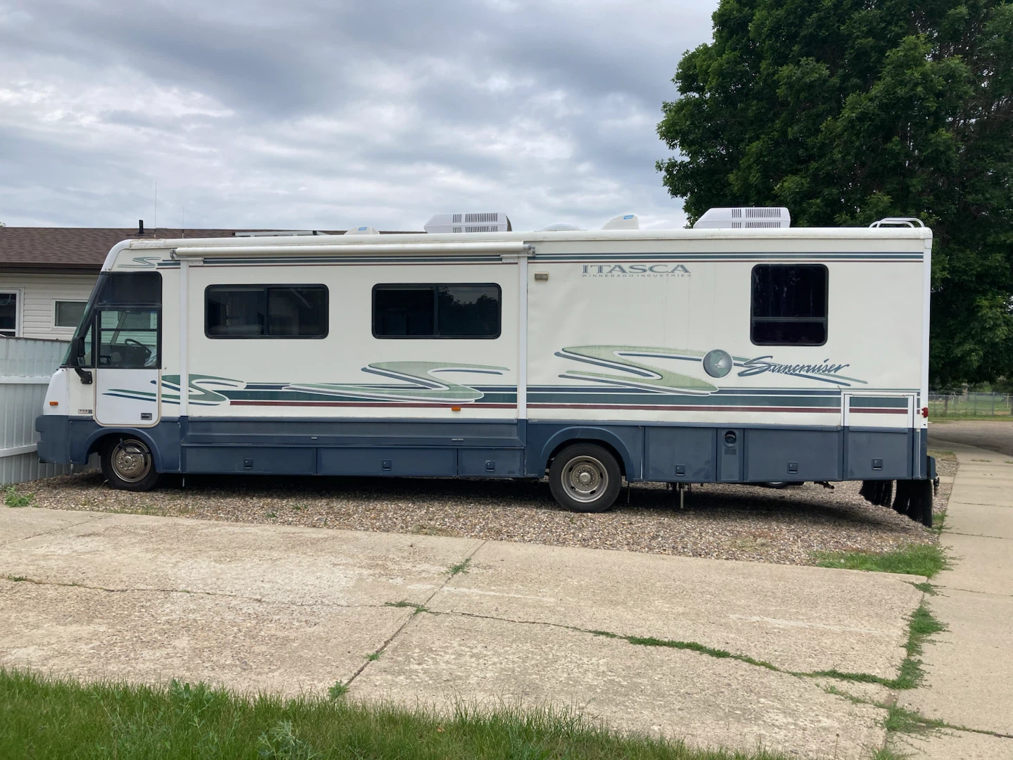 1997 34’ Winnebago Itasca Suncruiser RV