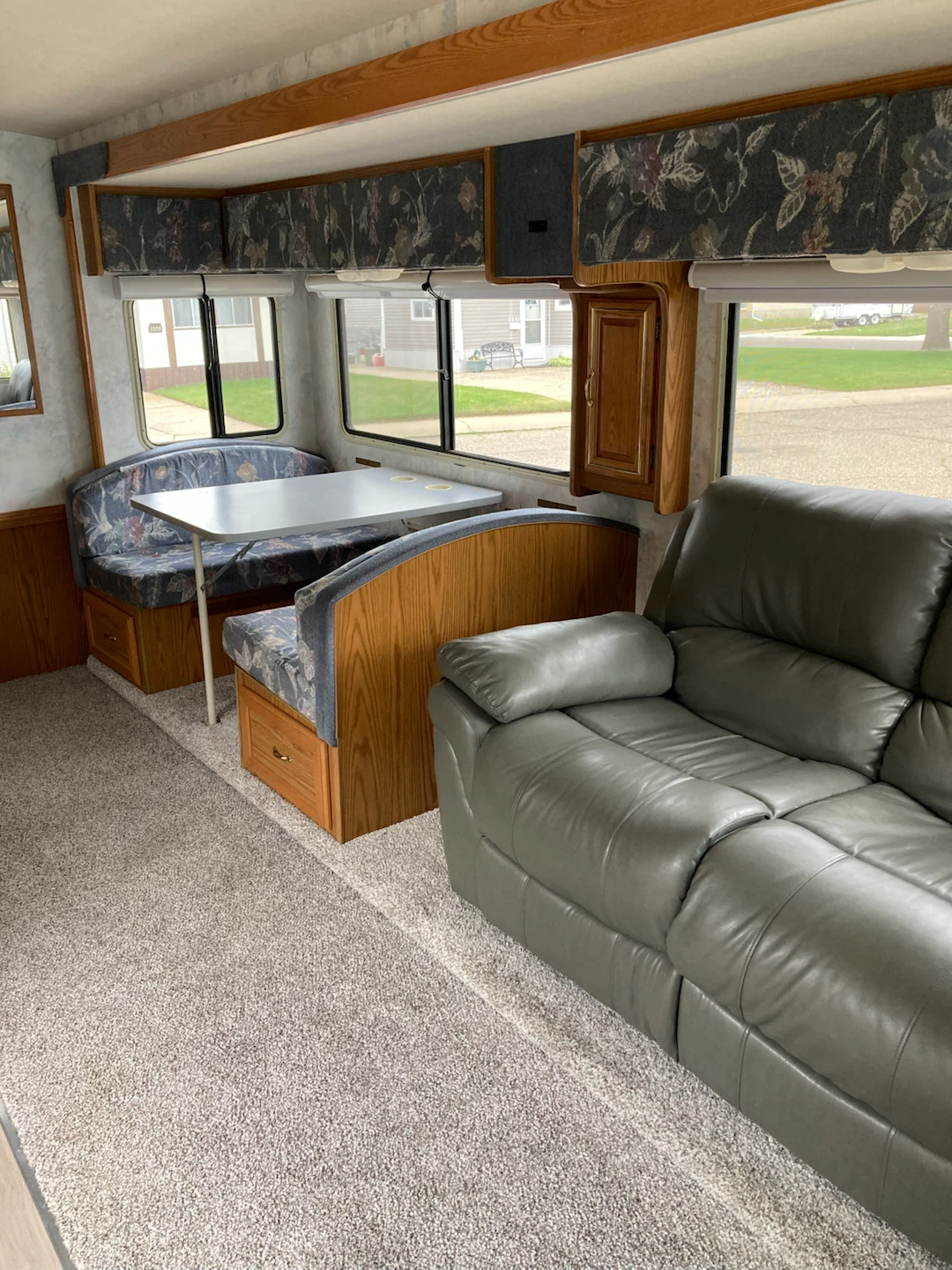 1997 34’ Winnebago Itasca Suncruiser RV - photo 3