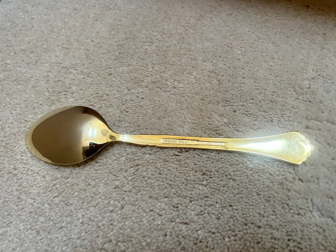 50 Pieces Gold Plated Flatware Set for 8 Plus 2 Serving Pieces - photo 4