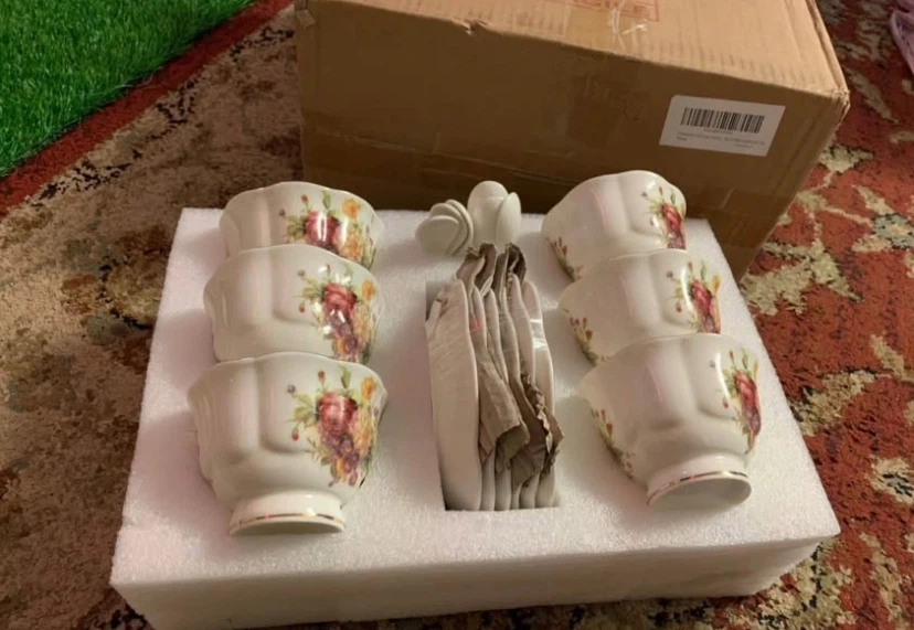 Tea Cup Set with Saucers