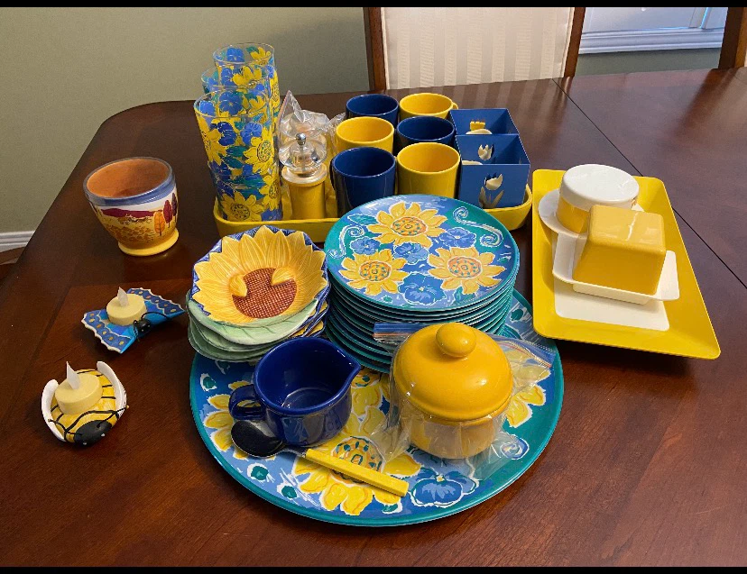 Sunflower Pattern Dinnerware Set