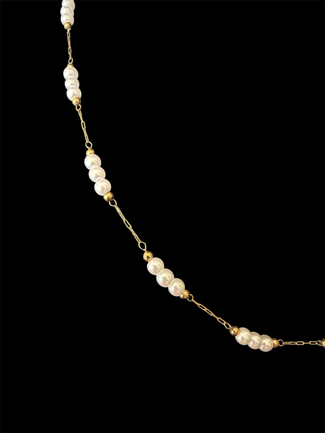 Gold-tone necklace with small pearls - photo 2
