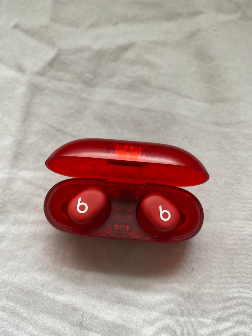 Beats Studio Buds Charging Case - Red - photo 4