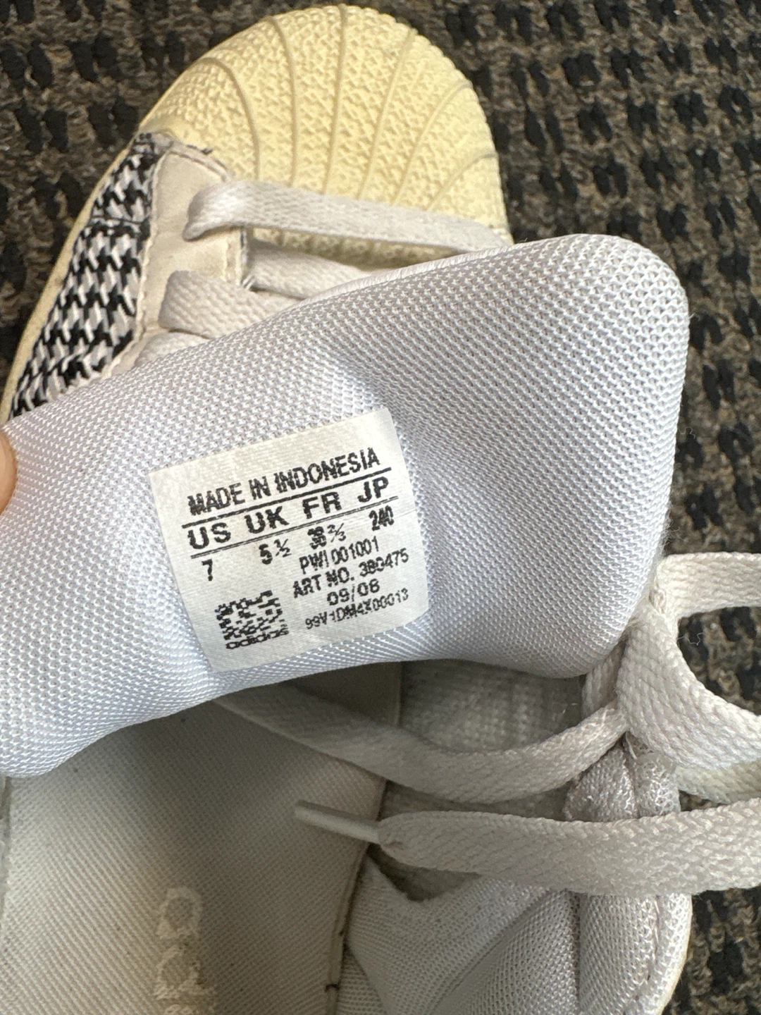 Adidas Superstar Shoes - Size US 7 - photo 2
