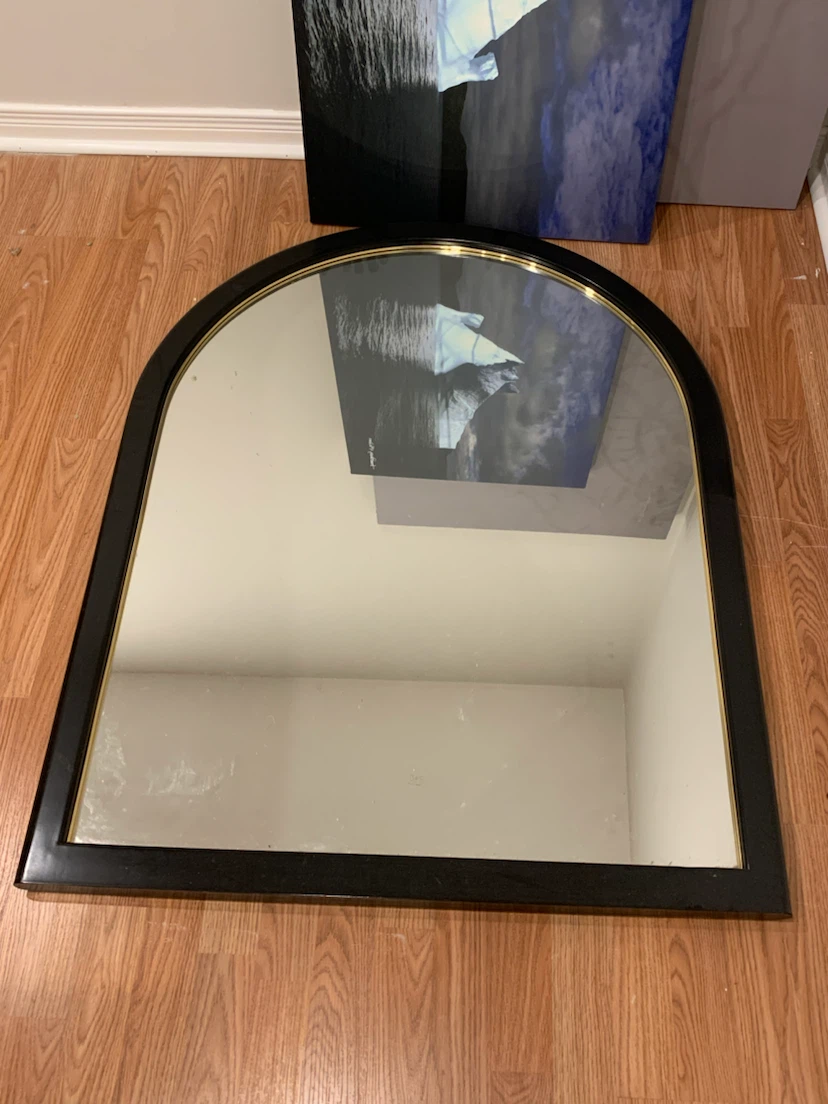 Wall mirror arch shaped