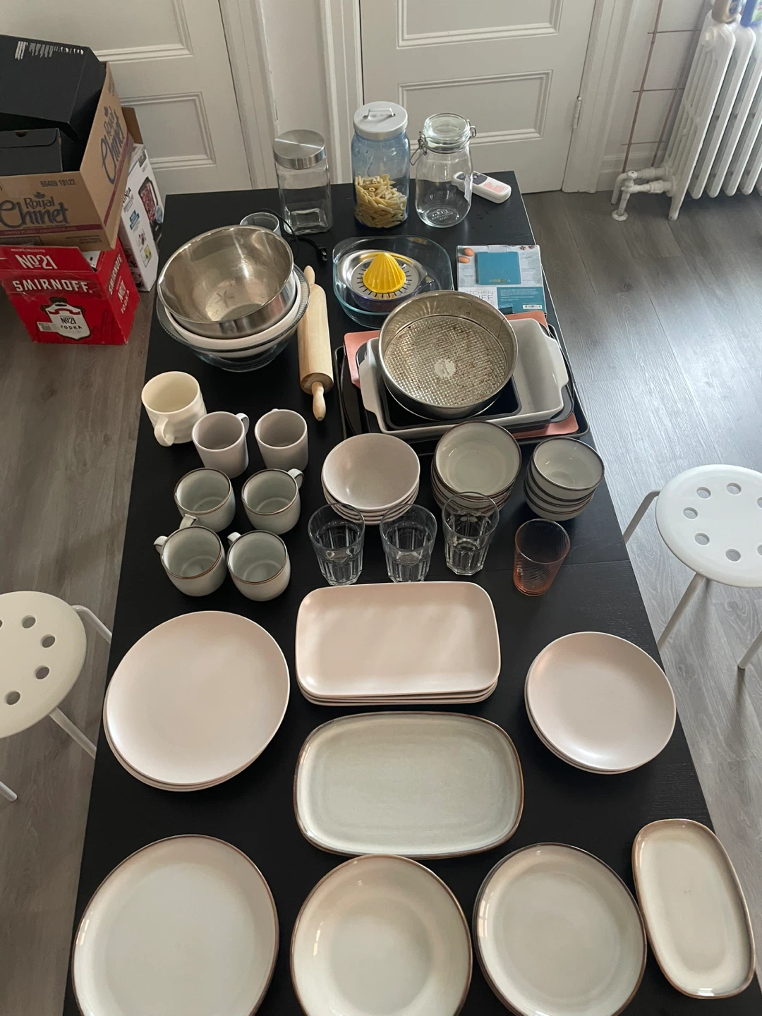 MOVING OUT SALE - Assorted Kitchenware and Dinnerware Set - photo 3