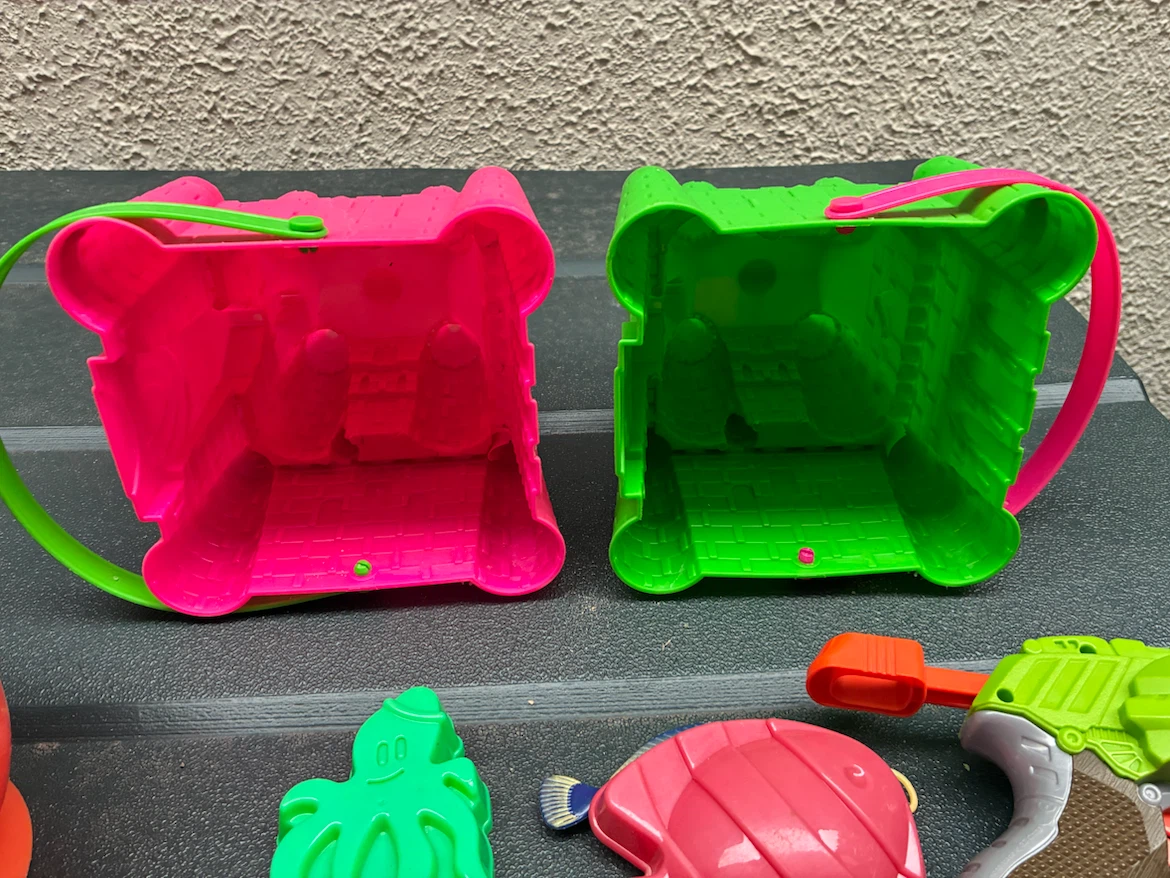 $7 Kids beach toys lot bucket Children Sand Donlands O'Connor - photo 5