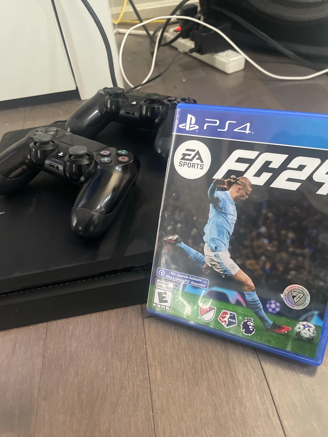 PlayStation 4 Slim Console with Two Controllers and FC 24 Game - photo 5