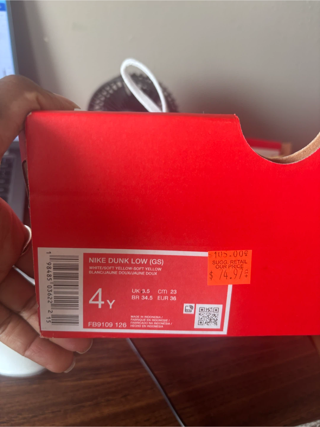 Nike Dunks (Pale Yellow) - size 4 - photo 2